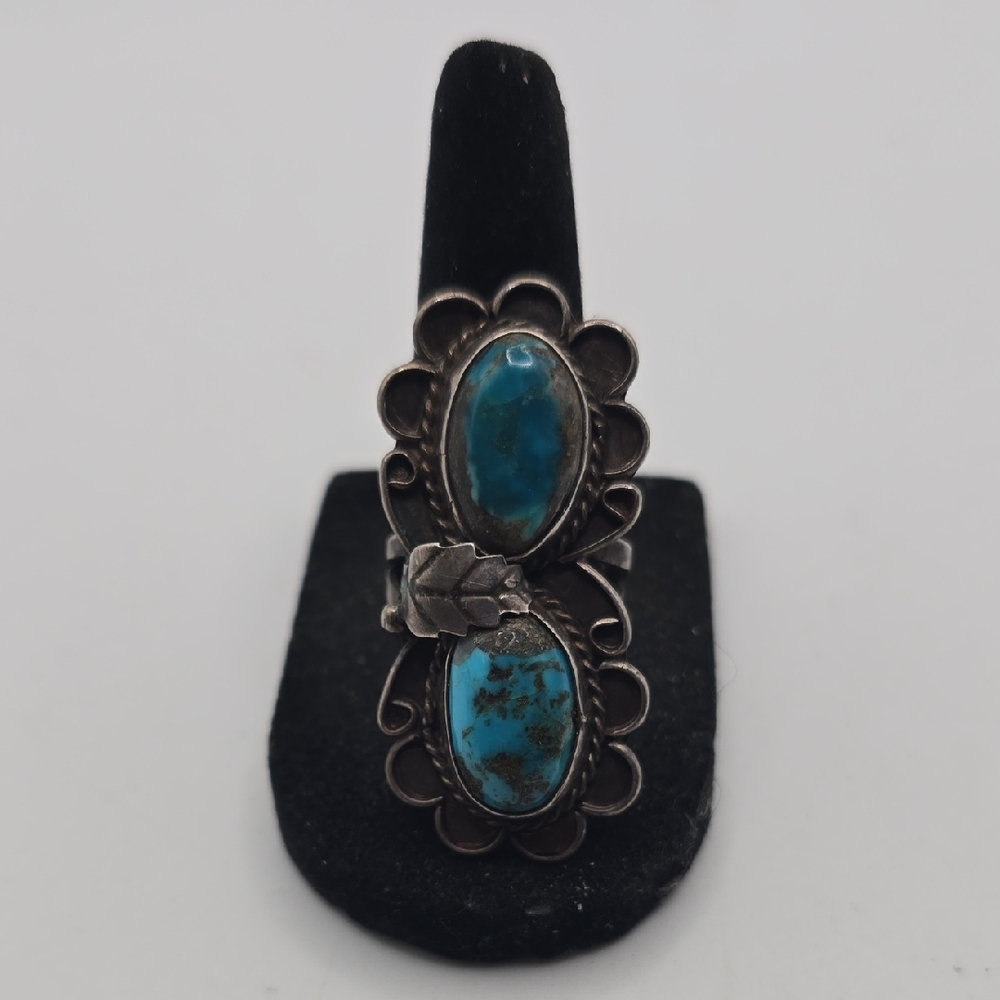 Vintage Native American Silver and Turquoise Ring